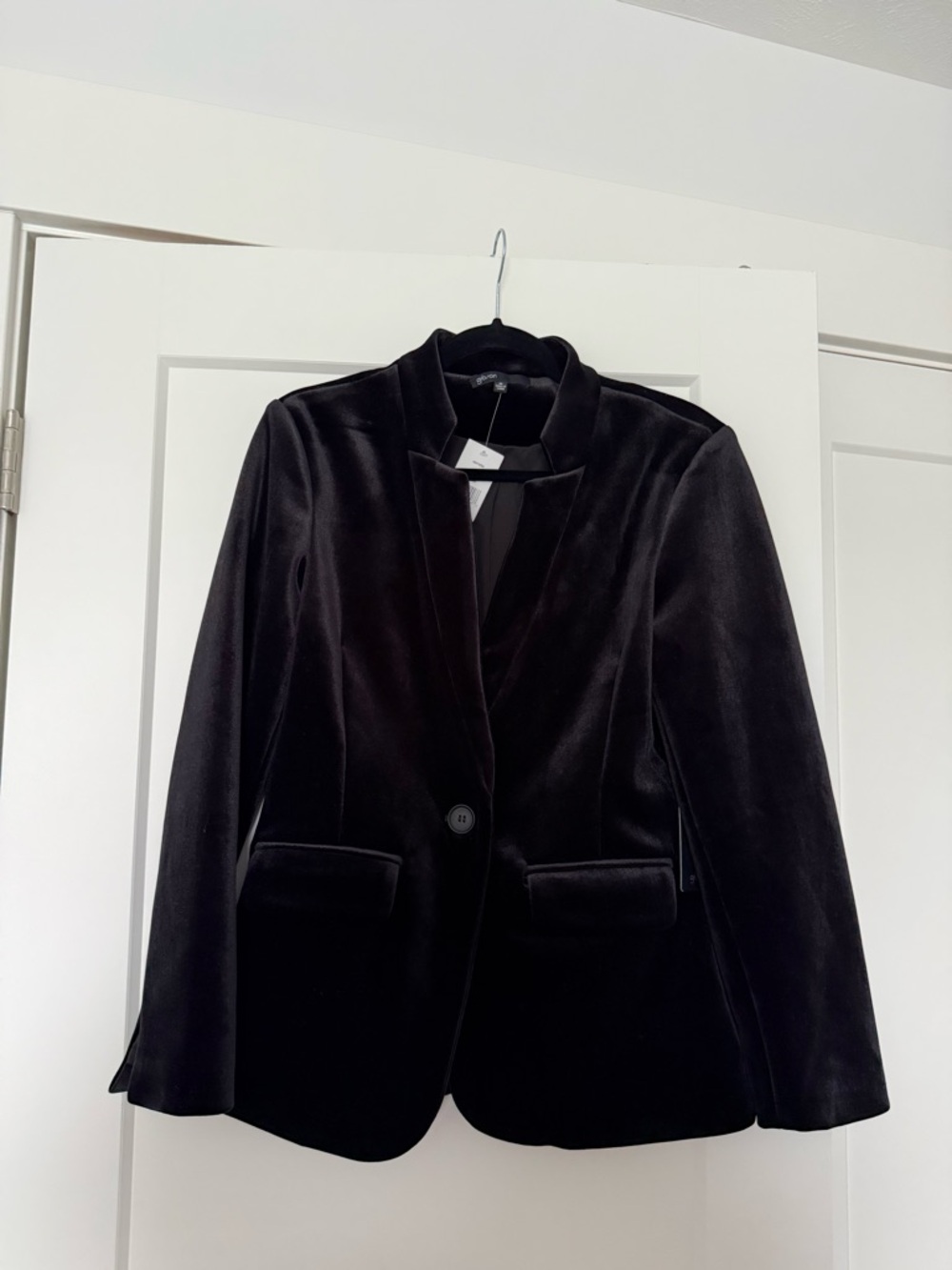 NWT Women's Black Velvet Single-Button Blazer
